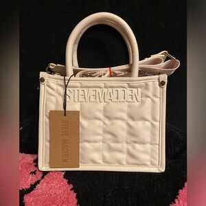 Authentic Steve Madden vanilla in color  Crossbody bag this is a small in size